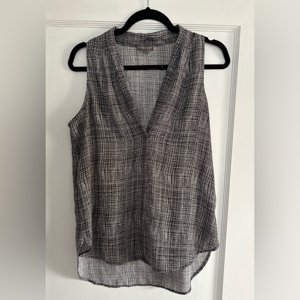 Women's Vince Camuto Black and White V-Neck Sleeveless Blouse Size Medium